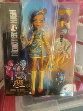 Monster High Cleo De Nile Doll in Blue & Gold – Fashion Playset